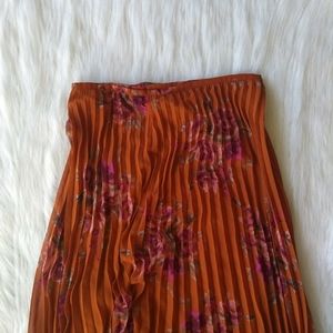 Orange floral pleated skirt 🌸